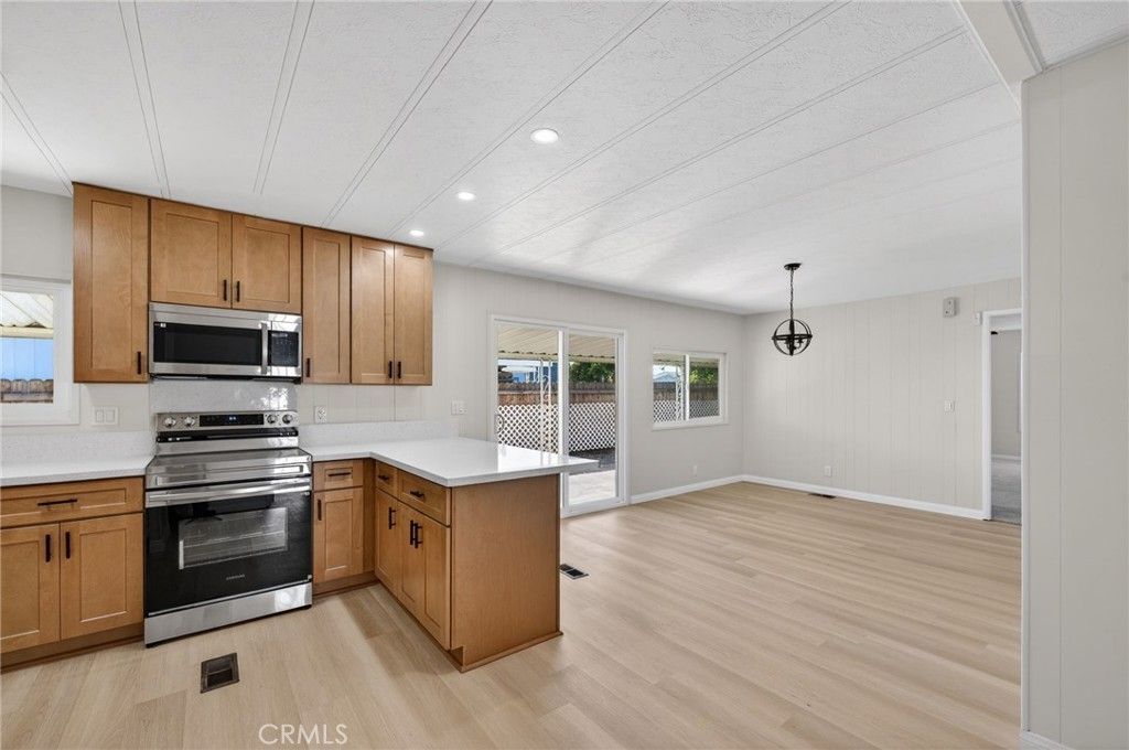 Image 8 of property listing at 25139 W Posey, Hemet, CA 92544