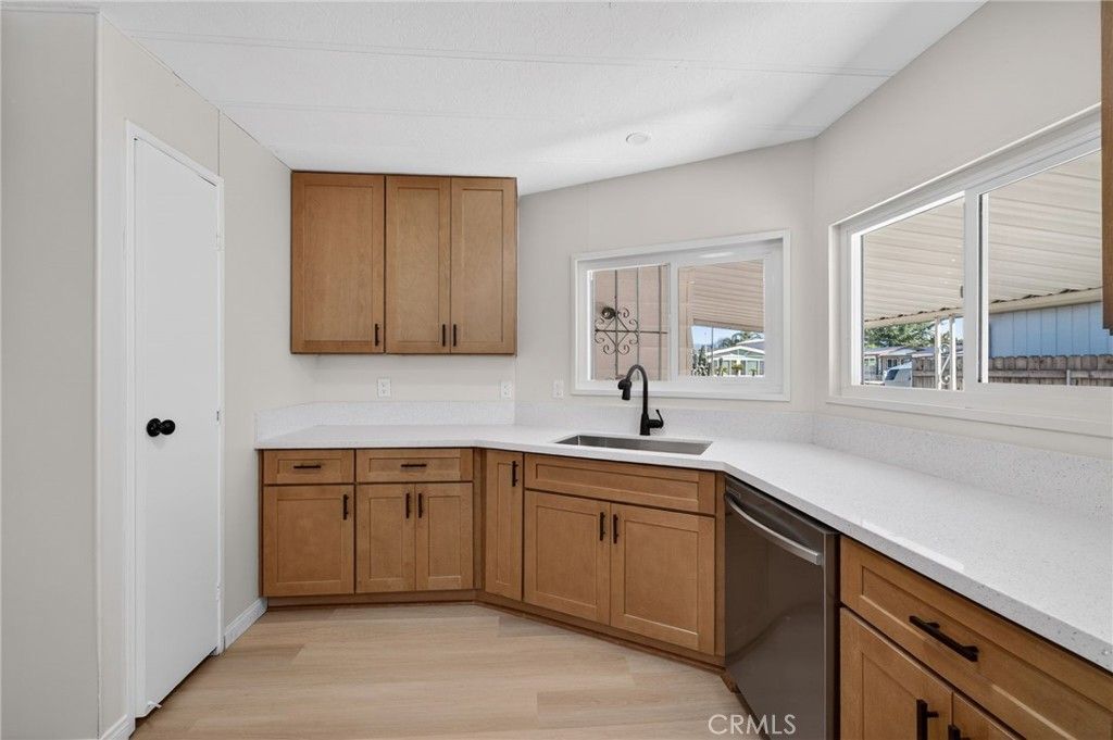 Image 9 of property listing at 25139 W Posey, Hemet, CA 92544