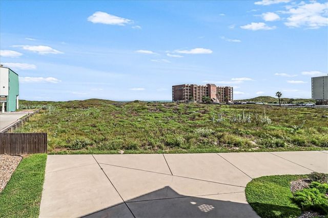 110 Mariners Dr, Port Aransas, TX 78373