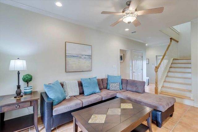 110 Mariners Dr, Port Aransas, TX 78373