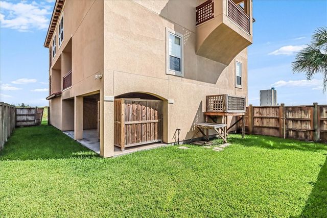 110 Mariners Dr, Port Aransas, TX 78373