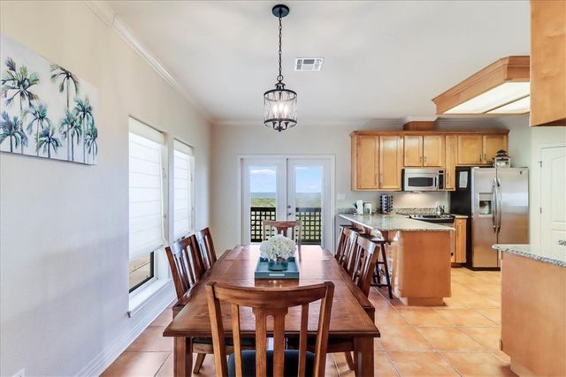 110 Mariners Dr, Port Aransas, TX 78373