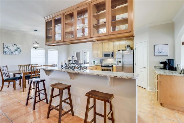 110 Mariners Dr, Port Aransas, TX 78373