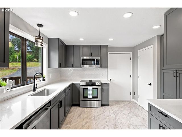 7487 ACORN HILL Ct, Salem, OR 97317