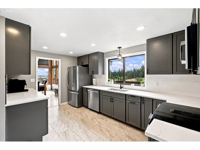 7487 ACORN HILL Ct, Salem, OR 97317