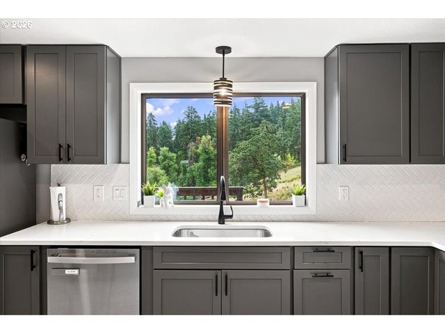 7487 ACORN HILL Ct, Salem, OR 97317