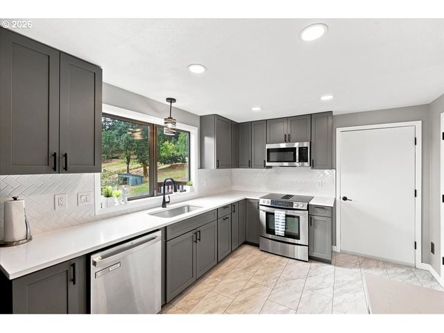 7487 ACORN HILL Ct, Salem, OR 97317