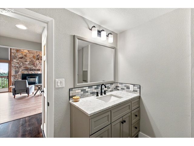 7487 ACORN HILL Ct, Salem, OR 97317