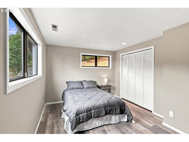 7487 ACORN HILL Ct, Salem, OR 97317