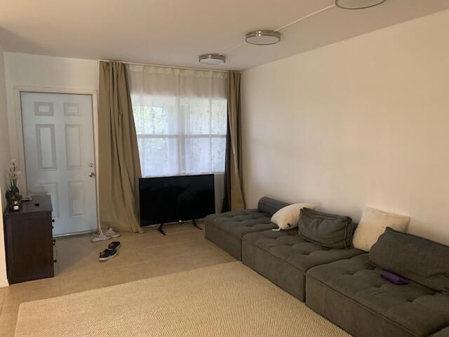 270 LAYNE Boulevard 308, Hallandale Beach, FL 33009