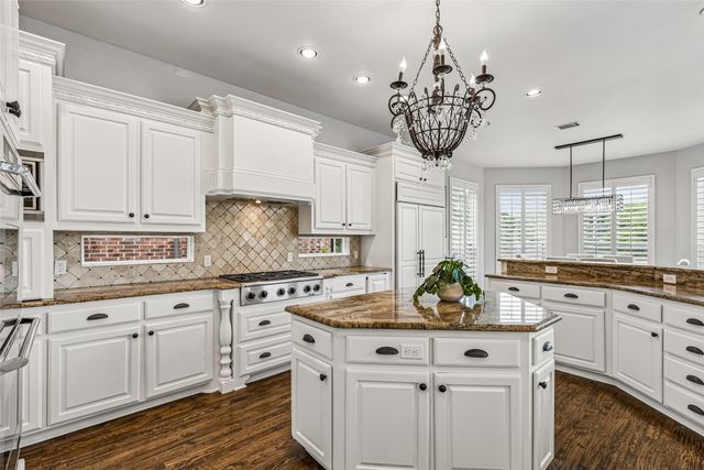 2206 Clearspring Drive N, Irving, TX 75063
