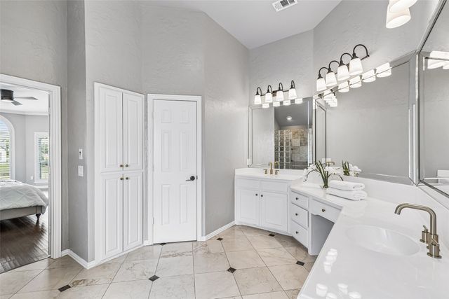 2206 Clearspring Drive N, Irving, TX 75063