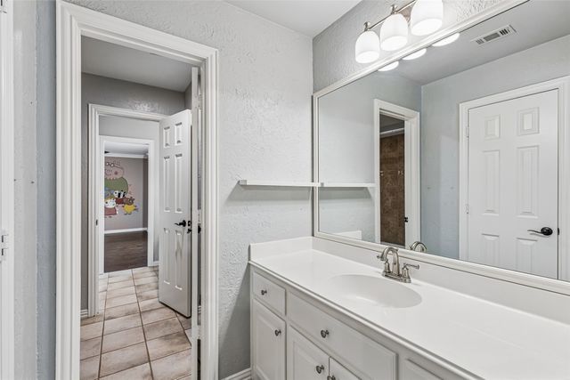 2206 Clearspring Drive N, Irving, TX 75063