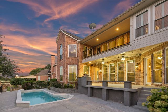 2206 Clearspring Drive N, Irving, TX 75063