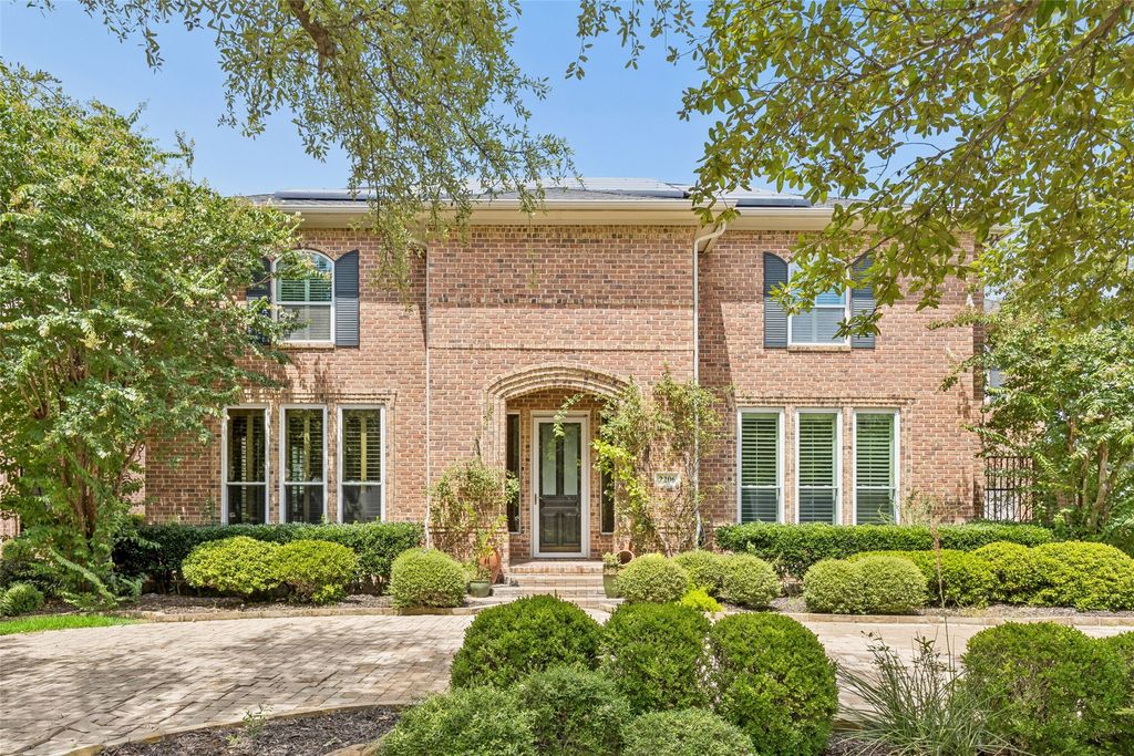 2206 Clearspring Drive N, Irving, TX 75063