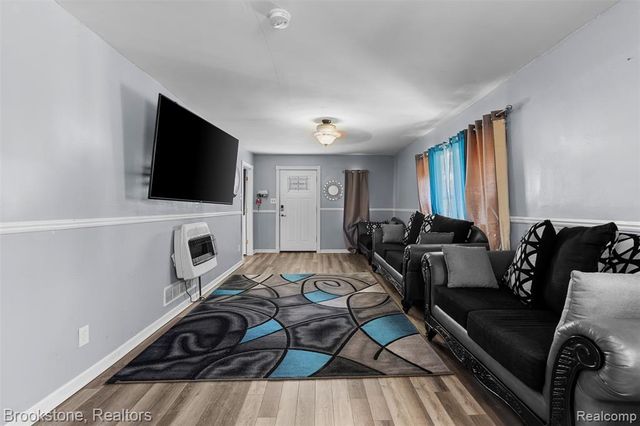 23722 Brest, Taylor, MI 48180