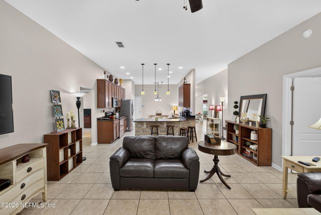 733 W KINGS COLLEGE Drive, St. Johns, FL 32259