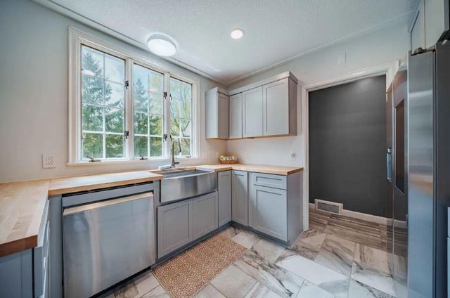 7800 Pearson Way NE, Fridley, MN 55432