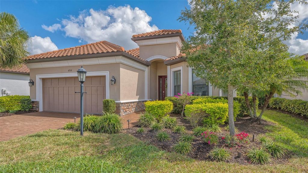 Image 2 of property listing at 4719 CASSIO COURT, Bradenton, FL 34211