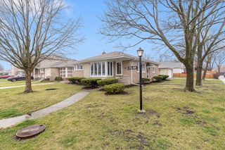 7636 W Rosedale Avenue, Chicago, IL 60631