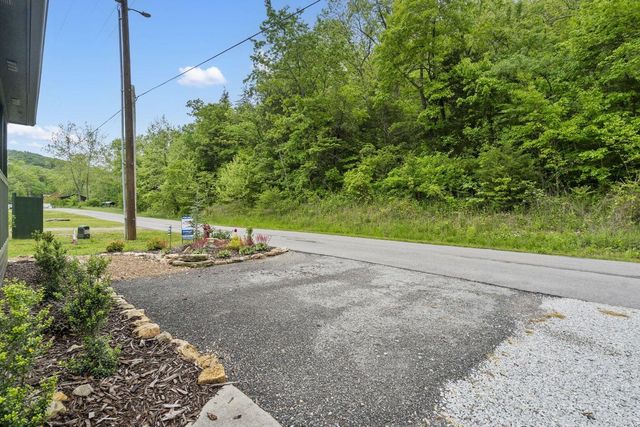 1226 Peace In Valley Road, Blue Eye, MO 65611