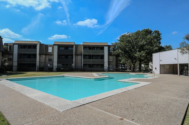 3015 Walnut Bend Lane 31, Houston, TX 77042