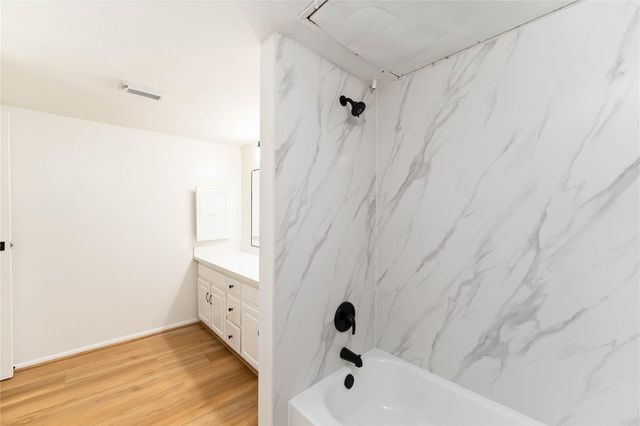 3015 Walnut Bend Lane 31, Houston, TX 77042