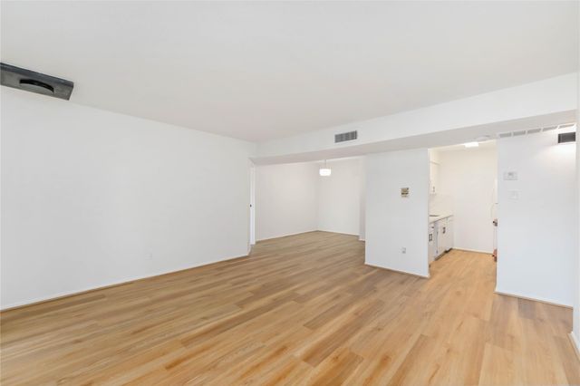 3015 Walnut Bend Lane 31, Houston, TX 77042