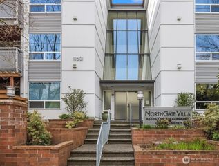 10501 8th Avenue NE #334, Seattle, WA 98125