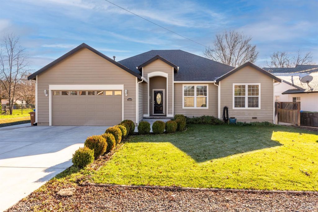 18094 Spyglass Rd, Hidden Valley Lake, CA 95467