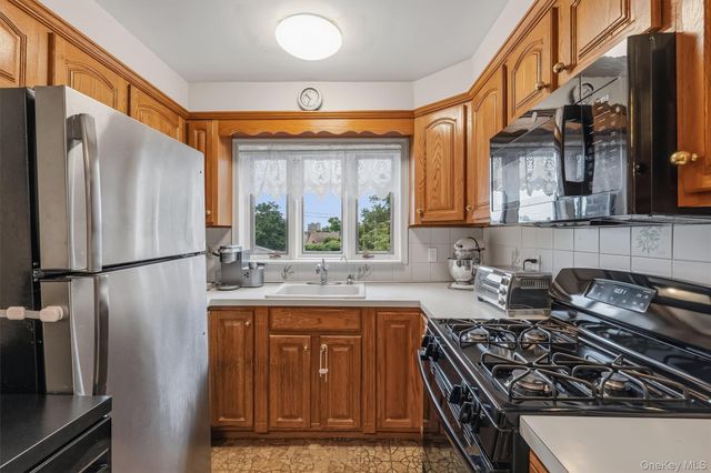 2324 Westervelt Avenue, Bronx, NY 10469