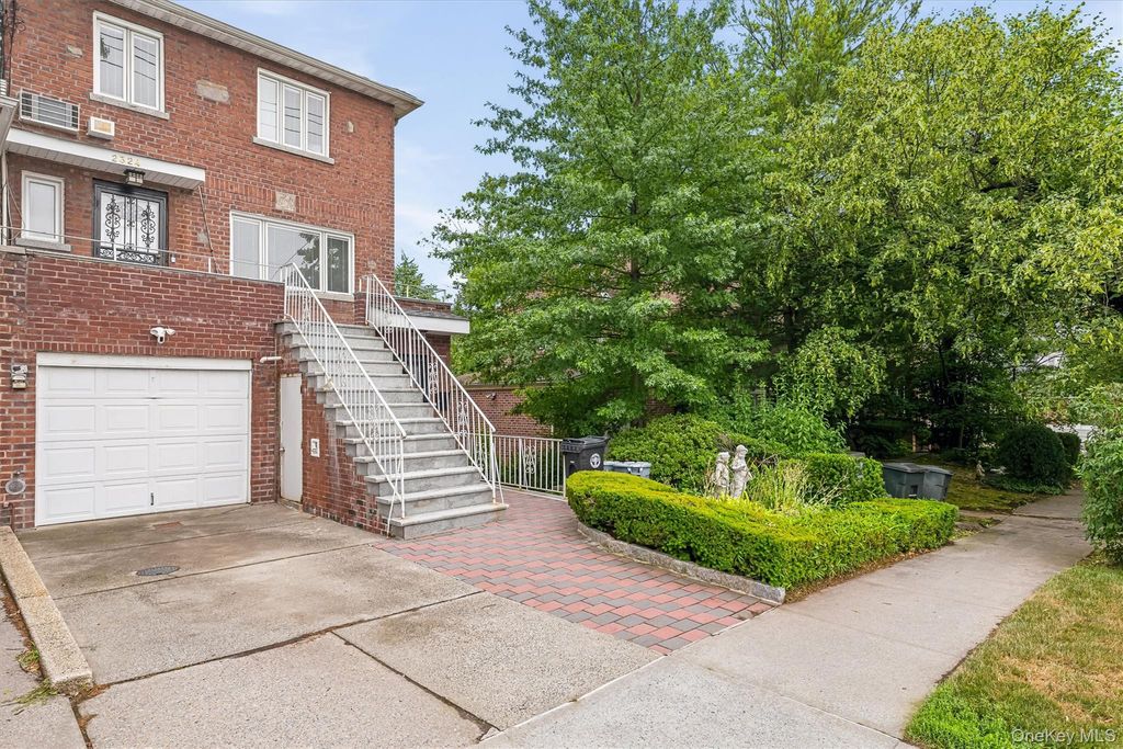 2324 Westervelt Avenue, Bronx, NY 10469 — photo 2