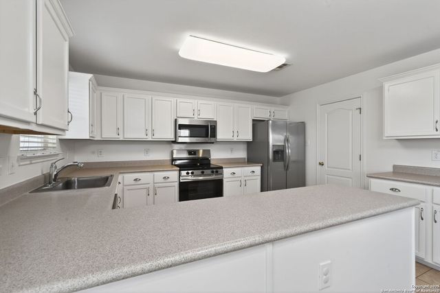 10122 Cactus Valley, San Antonio, TX 78254