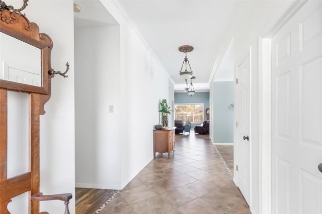 7002 Lakeside Drive, Liberty, TX 77575