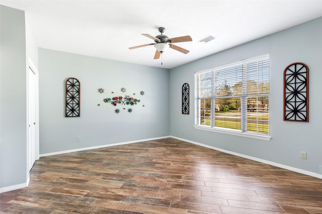 7002 Lakeside Drive, Liberty, TX 77575