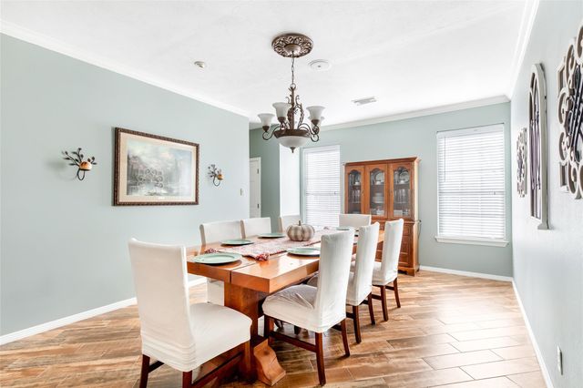 7002 Lakeside Drive, Liberty, TX 77575