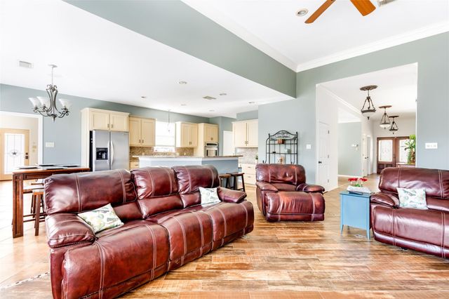 7002 Lakeside Drive, Liberty, TX 77575