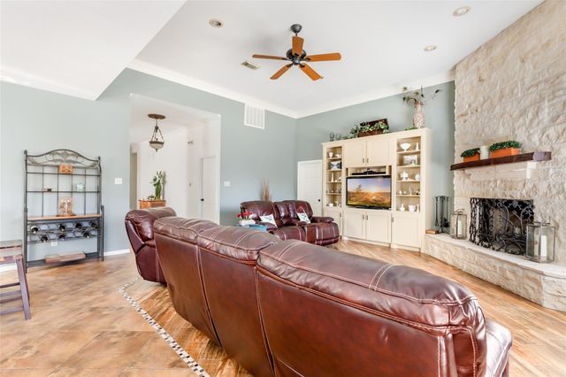 7002 Lakeside Drive, Liberty, TX 77575