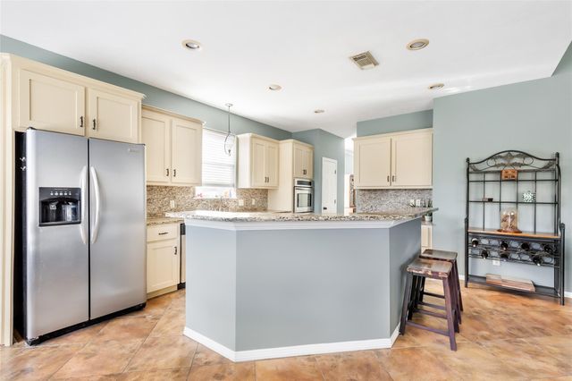 7002 Lakeside Drive, Liberty, TX 77575