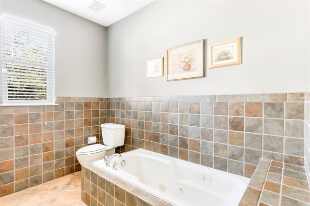 7002 Lakeside Drive, Liberty, TX 77575