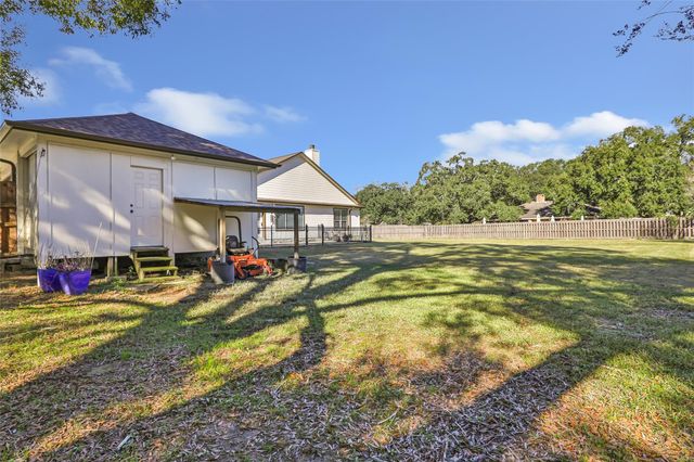 7002 Lakeside Drive, Liberty, TX 77575