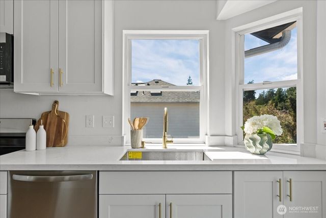 2956 lowren Loop, Port Orchard, WA 98366
