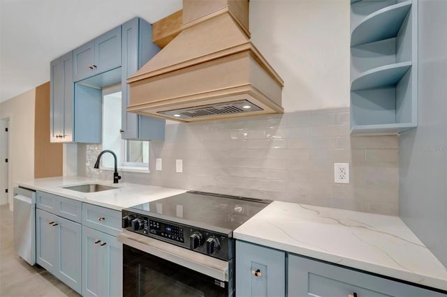 647 74TH AVENUE N, St Petersburg, FL 33702