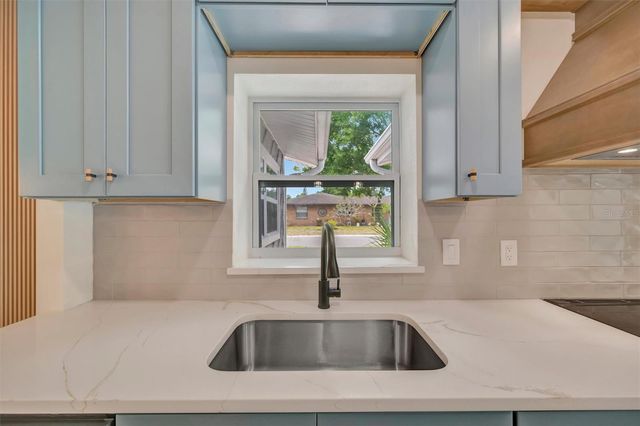 647 74TH AVENUE N, St Petersburg, FL 33702