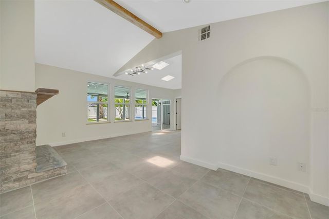 647 74TH AVENUE N, St Petersburg, FL 33702