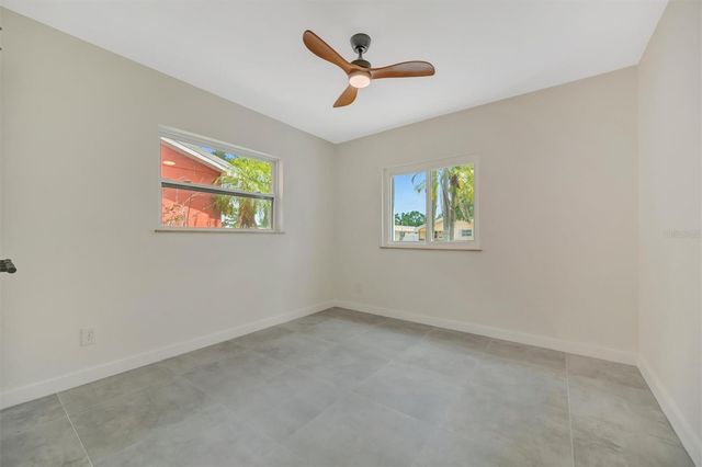 647 74TH AVENUE N, St Petersburg, FL 33702