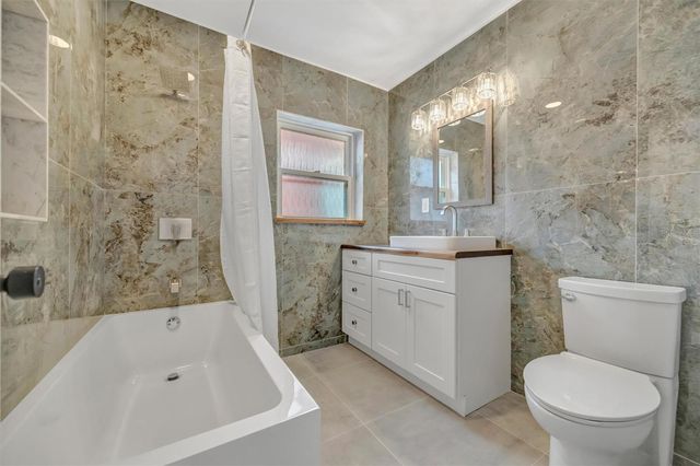 647 74TH AVENUE N, St Petersburg, FL 33702