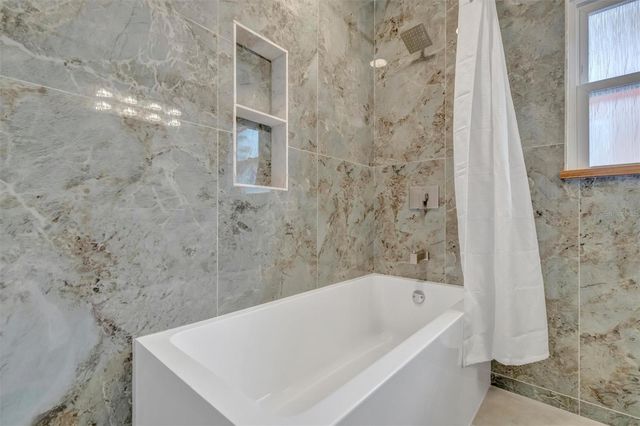 647 74TH AVENUE N, St Petersburg, FL 33702