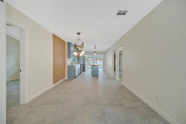 647 74TH AVENUE N, St Petersburg, FL 33702