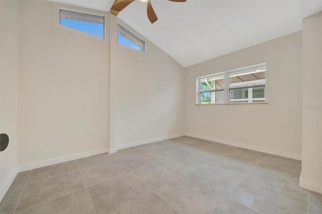 647 74TH AVENUE N, St Petersburg, FL 33702